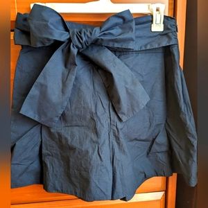 JCrew Women size 6 navy blue short with bow